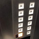 エレベーターのボタンを押す順番。
